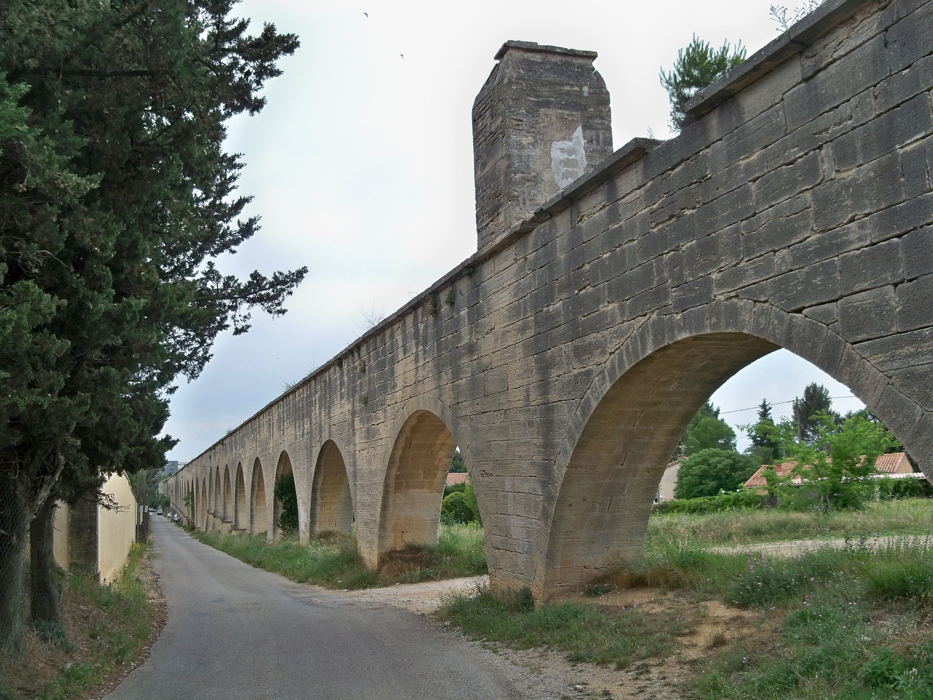 Carpentras Aqueduc.jpg